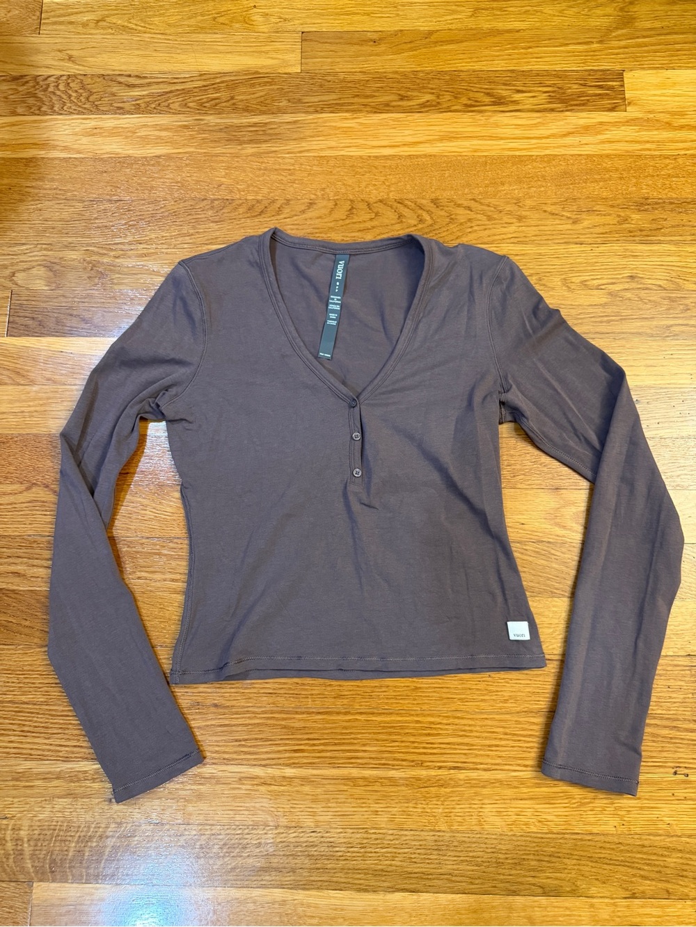 Vuori Long Sleeve Everyday Cotton Stretch Henley in Brown - Size Small